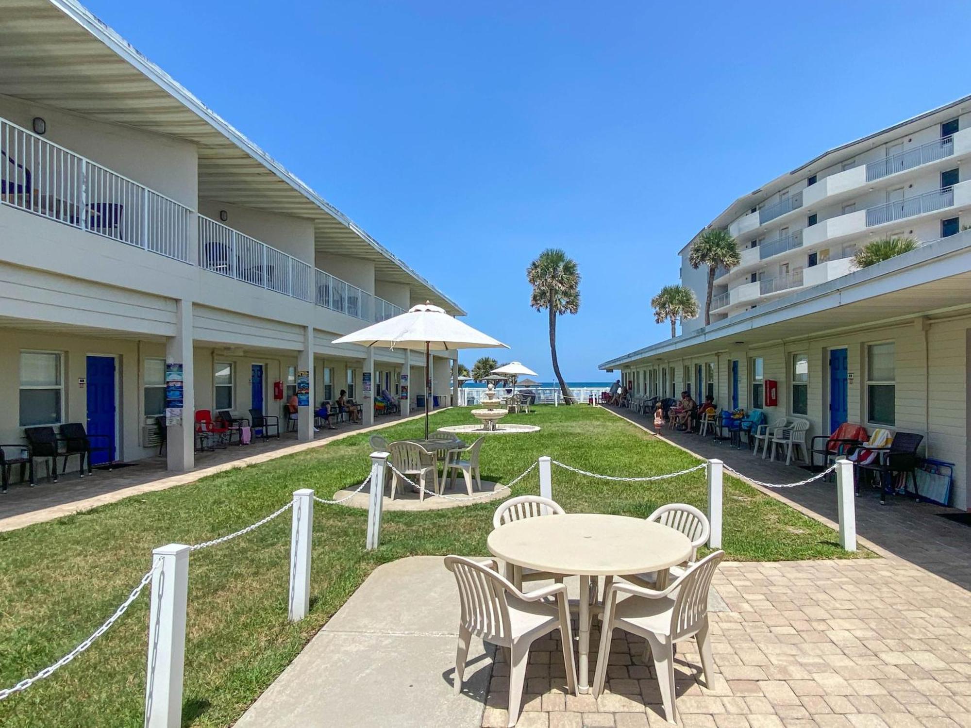 Ocean Court Beachfront Hotel เดย์โทนาบีช ภายนอก รูปภาพ