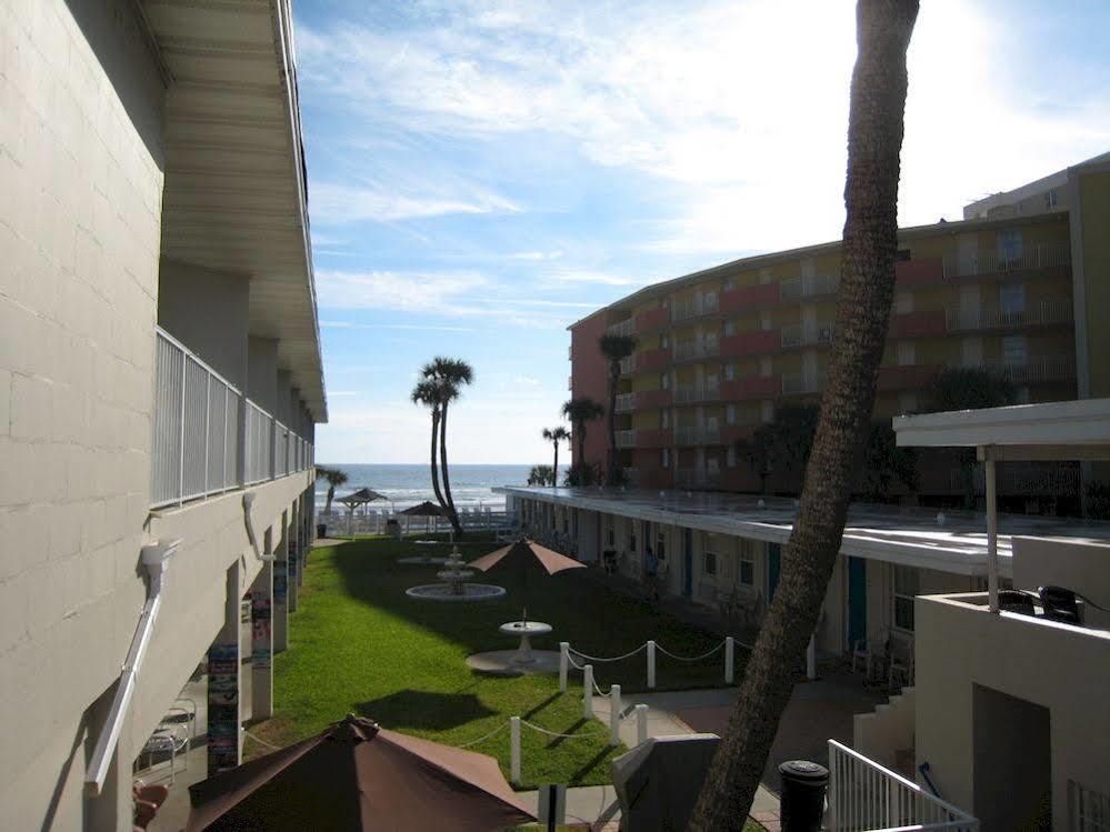 Ocean Court Beachfront Hotel เดย์โทนาบีช ภายนอก รูปภาพ